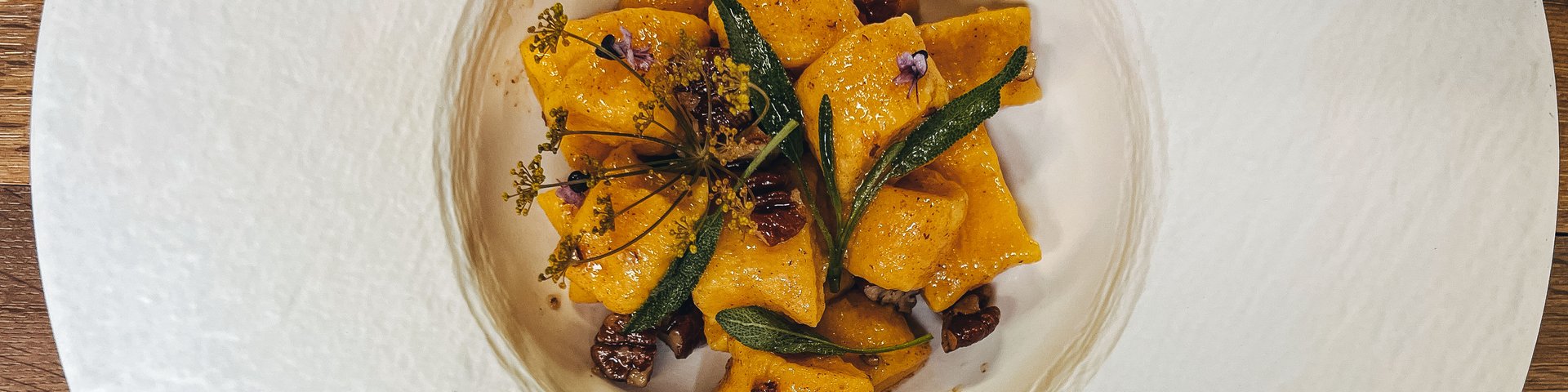 Gnocchi di zucca e ricotta con salvia, burro e noci Gnocchi di zucca e ricotta con salvia, burro e noci